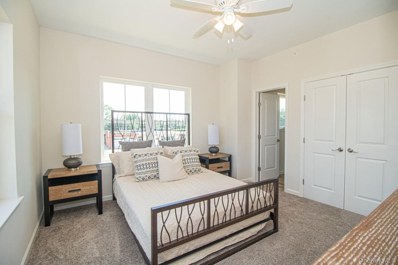 208 Ashley Court Avenue - Photo 4 of 23