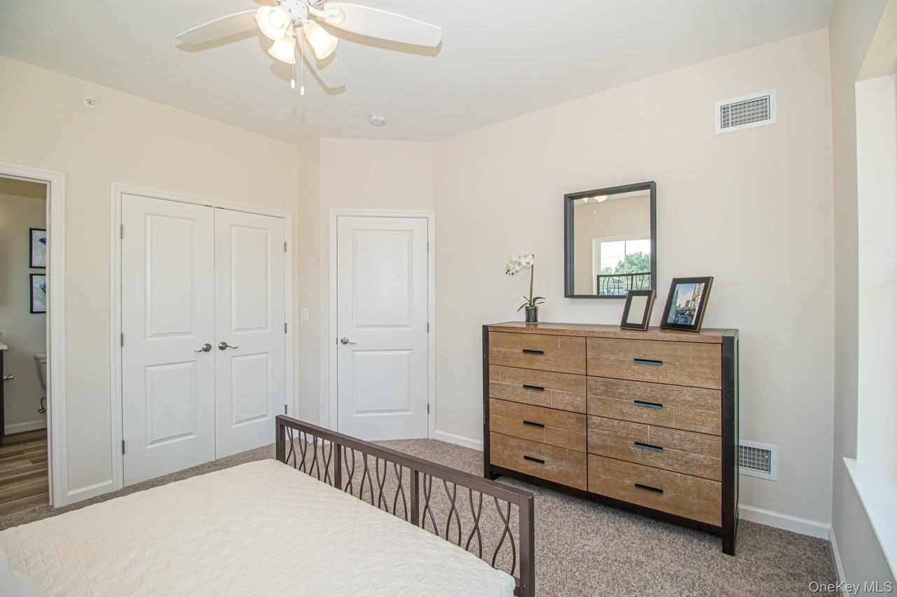 208 Ashley Court Avenue - Photo 5 of 23
