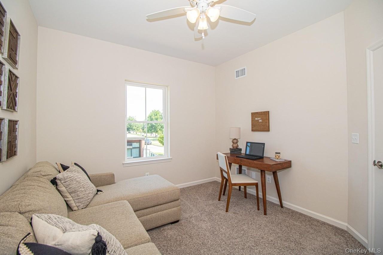 208 Ashley Court Avenue - Photo 7 of 23