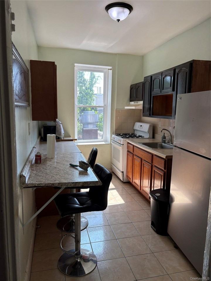 12710 Liberty Ave - Photo 4 of 5