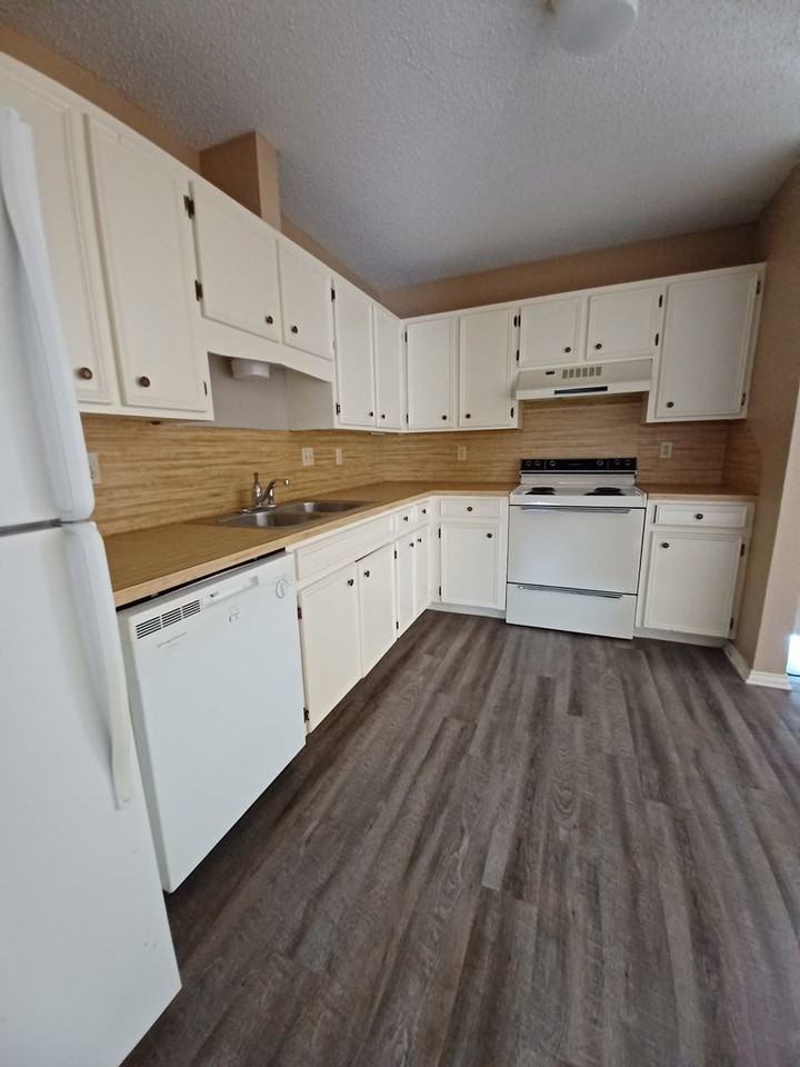 296 - Photo 2 of 4