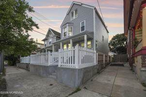 featured image of 905 Emory St #2