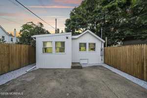 featured image of 905 Emory St #3