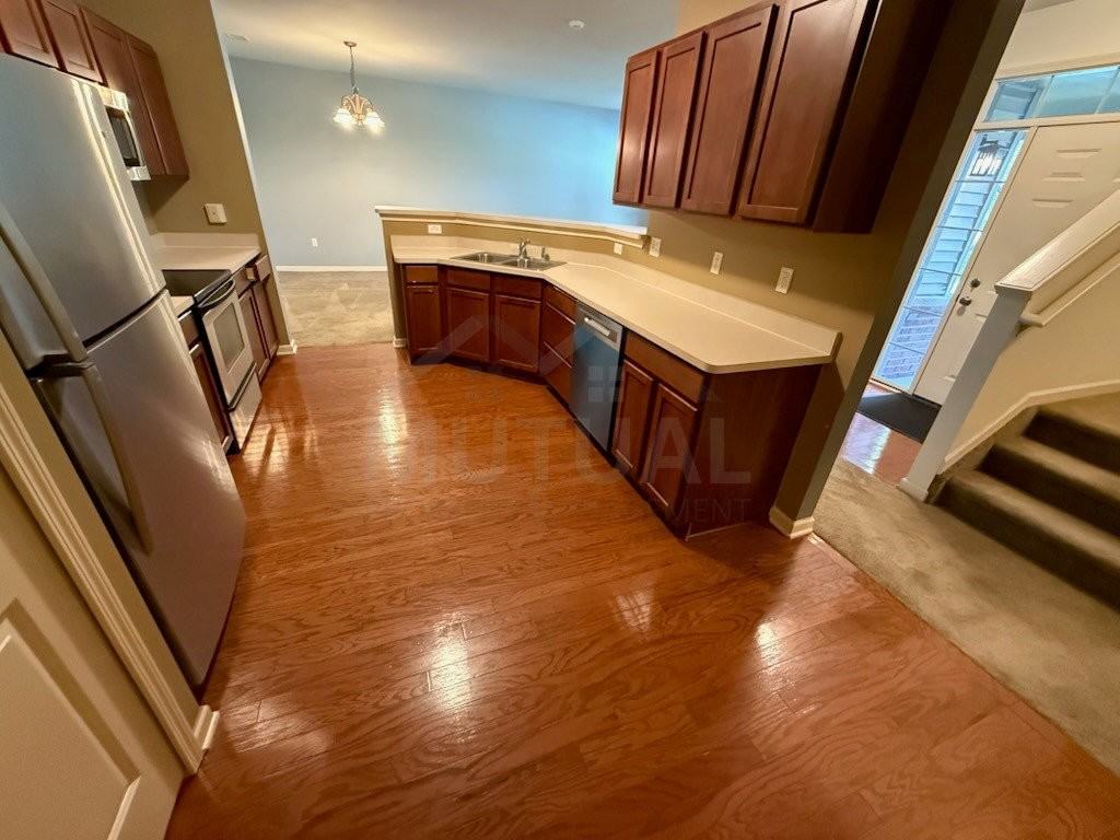 47576 Pembroke Dr - Photo 3 of 8