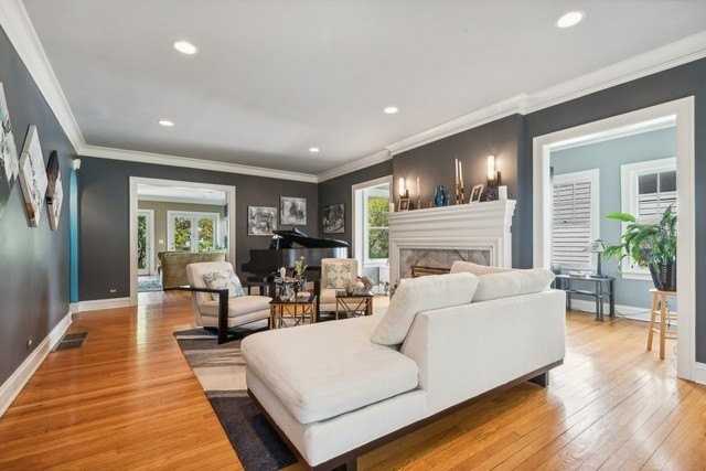 1316 Ashland Ave - Photo 2 of 20