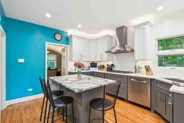 1316 Ashland Ave - Photo 4 of 20