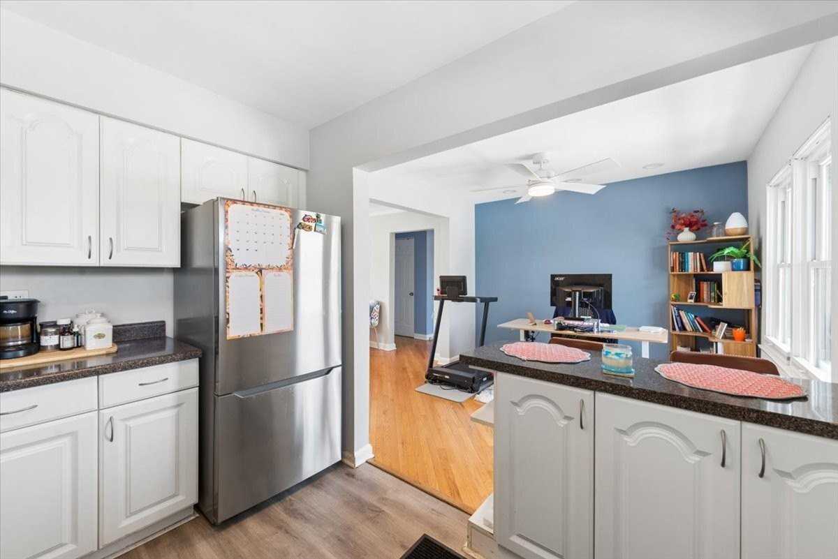 7231 N Ridge Blvd #3W - Photo 6 of 12