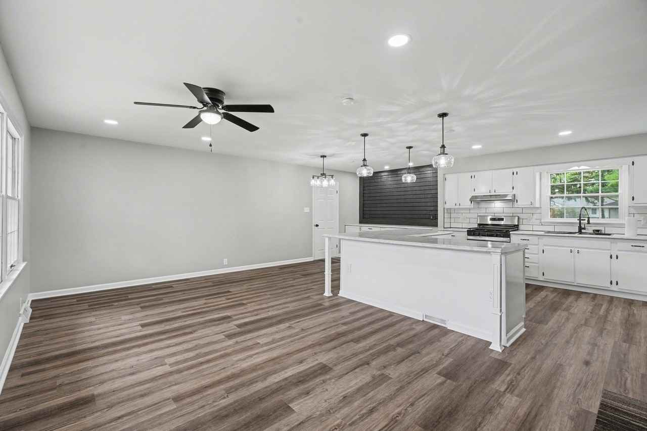 2303 Brookhaven Dr - Photo 4 of 34