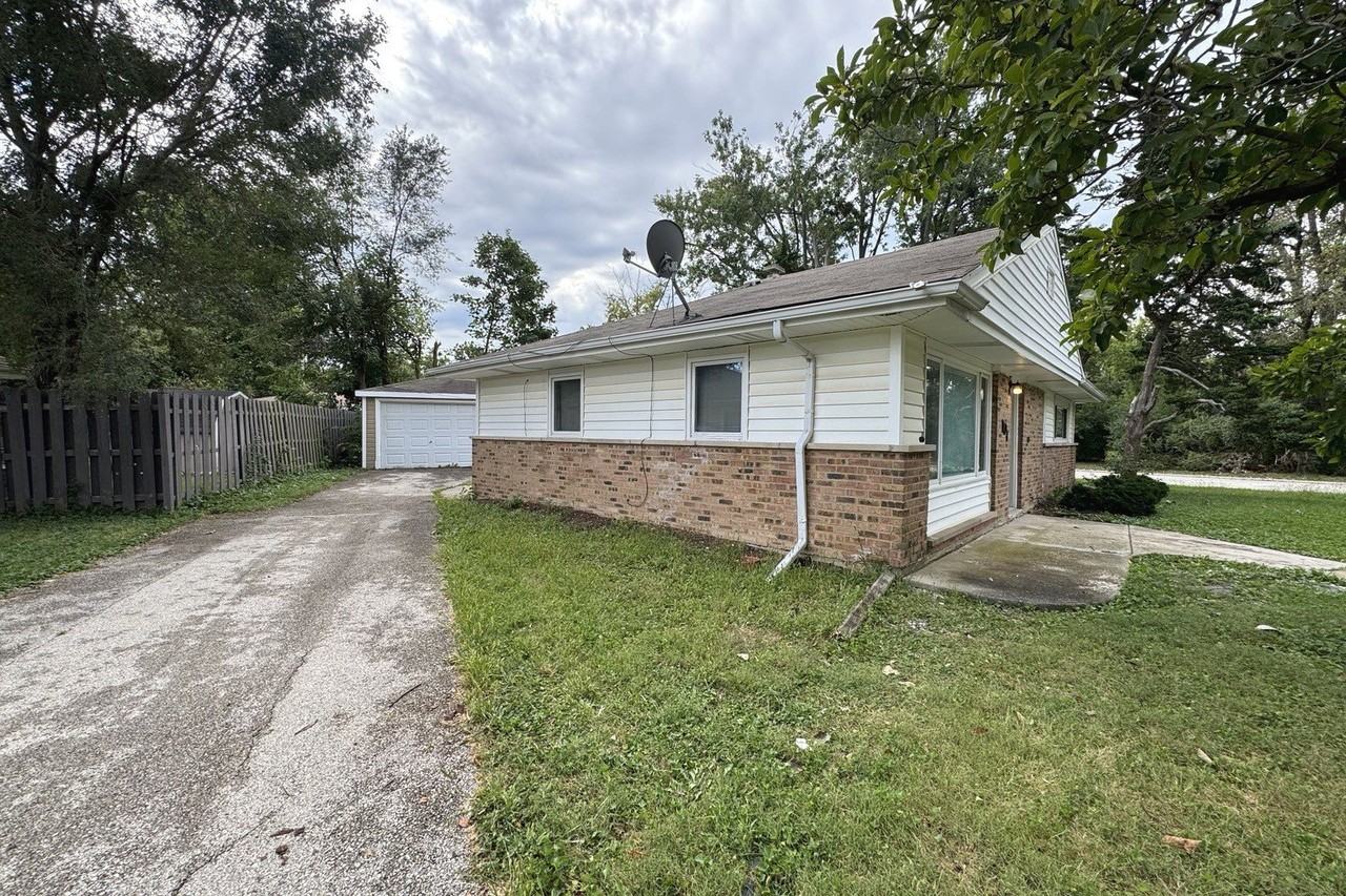101 Shabbona Dr - Photo 2 of 12