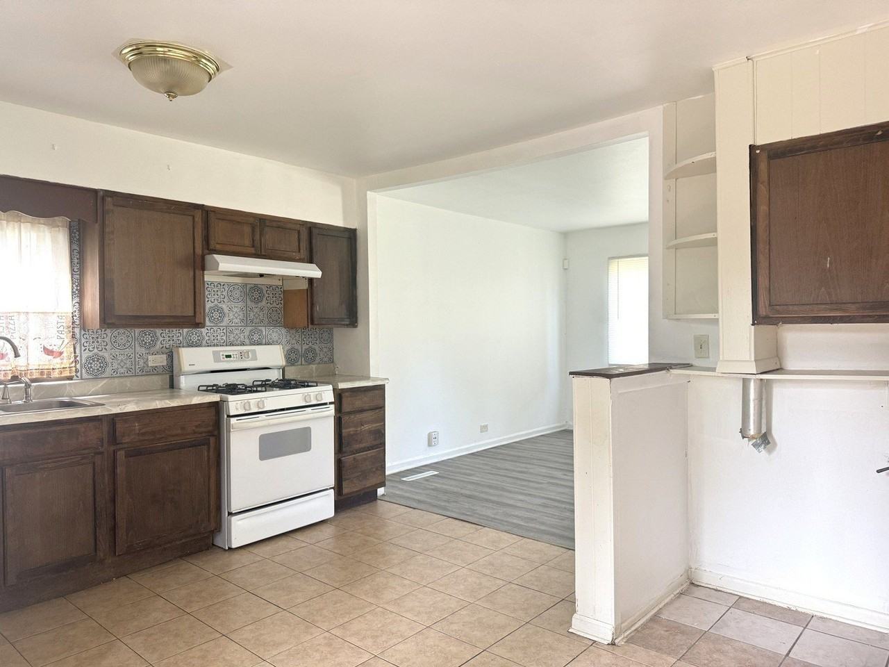 16775 Artesian Ave - Photo 2 of 10