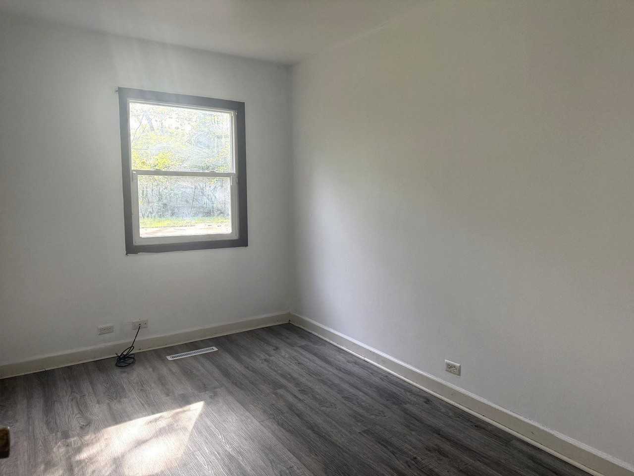 16775 Artesian Ave - Photo 5 of 10