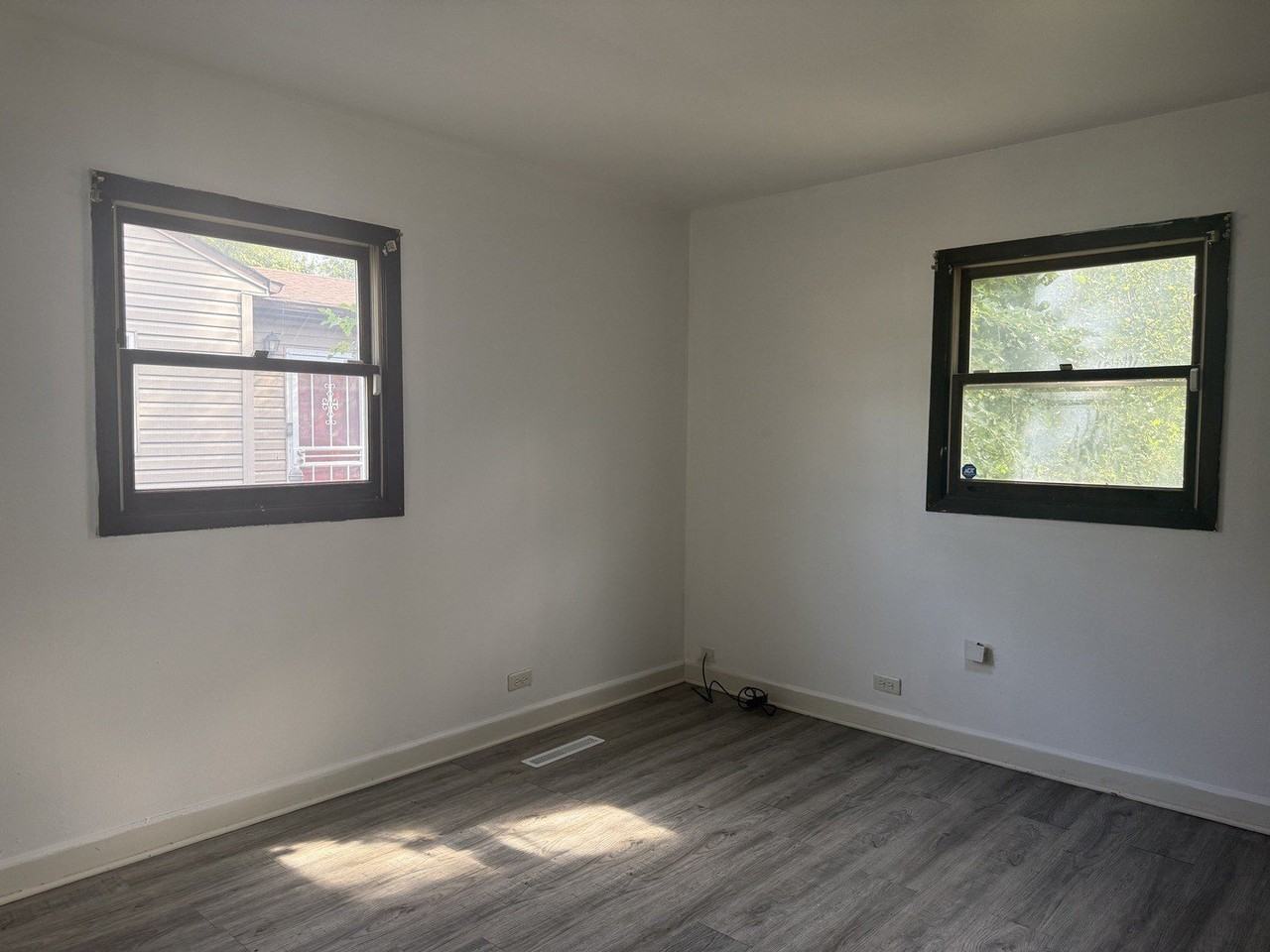 16775 Artesian Ave - Photo 6 of 10