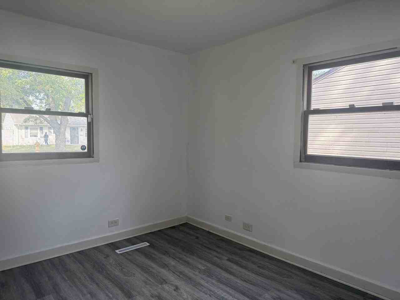 16775 Artesian Ave - Photo 7 of 10