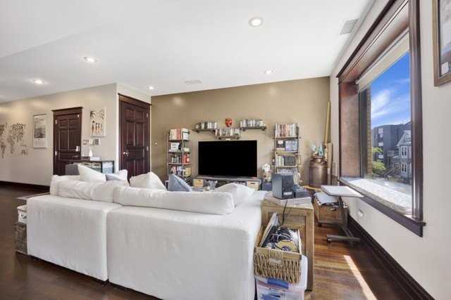 3106 W Lyndale St #3B - Photo 7 of 14