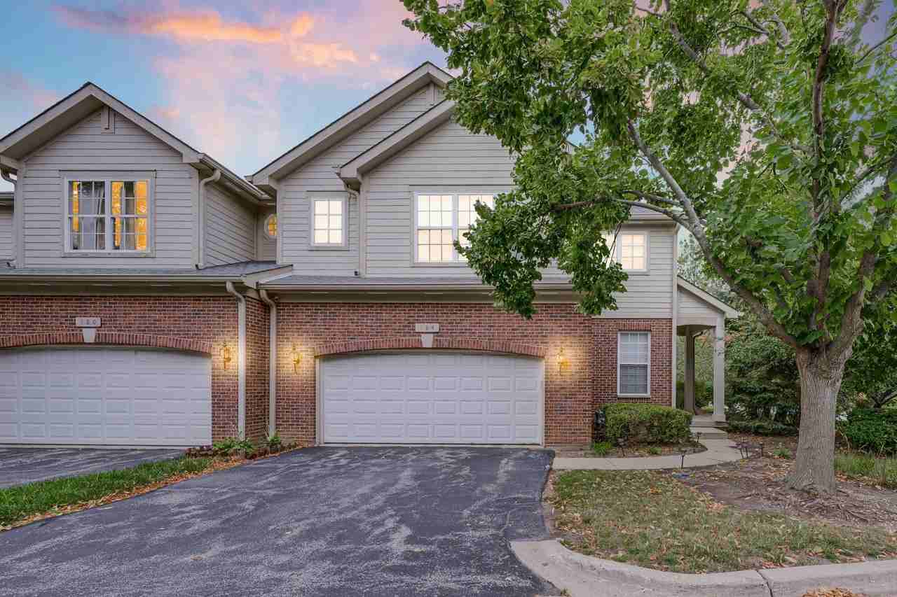 384 W Pointe Dr - Photo 2 of 39