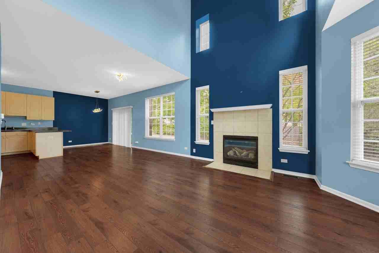384 W Pointe Dr - Photo 5 of 39