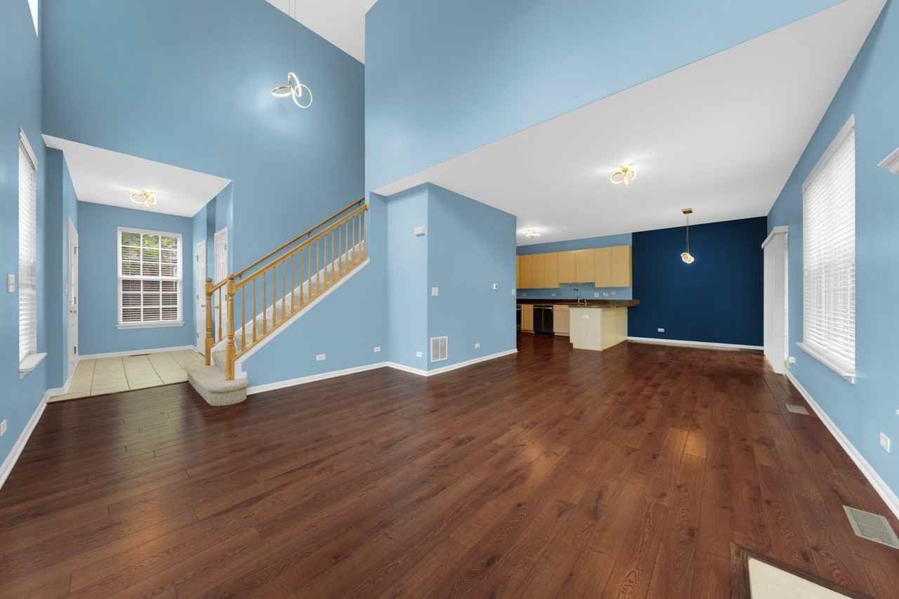 384 W Pointe Dr - Photo 7 of 39