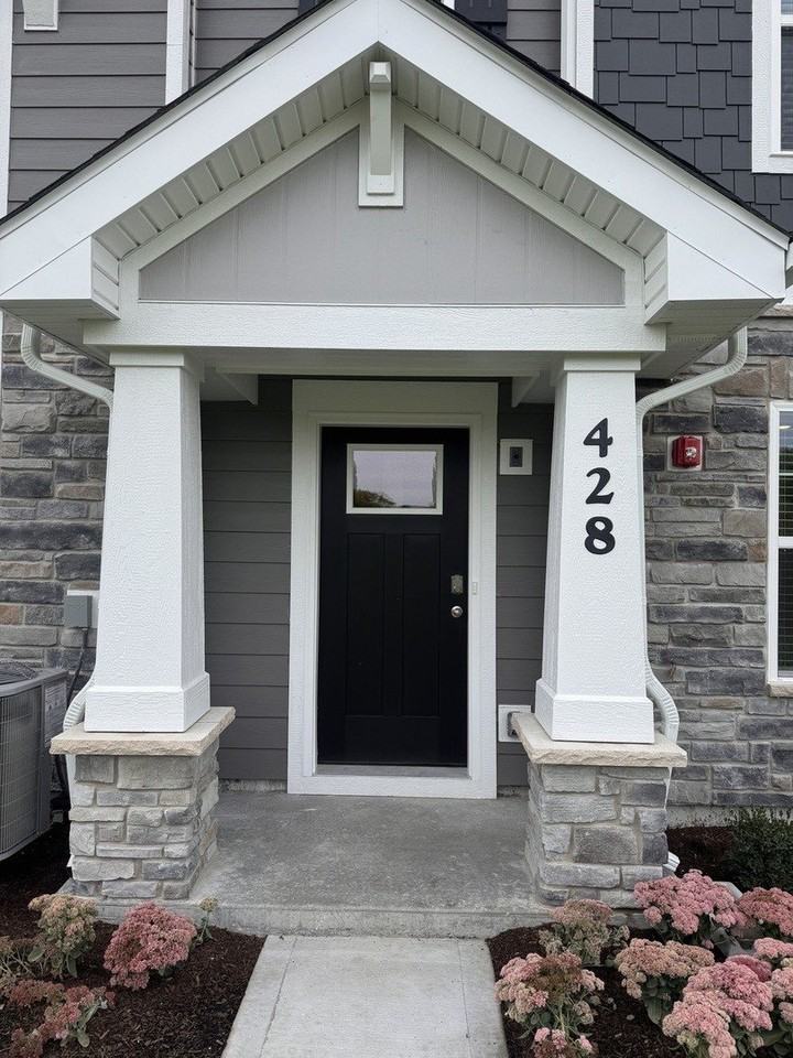 428 Lakeshore Ct #428 - Photo 2 of 18