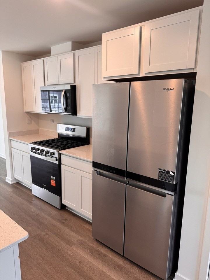 428 Lakeshore Ct #428 - Photo 6 of 18