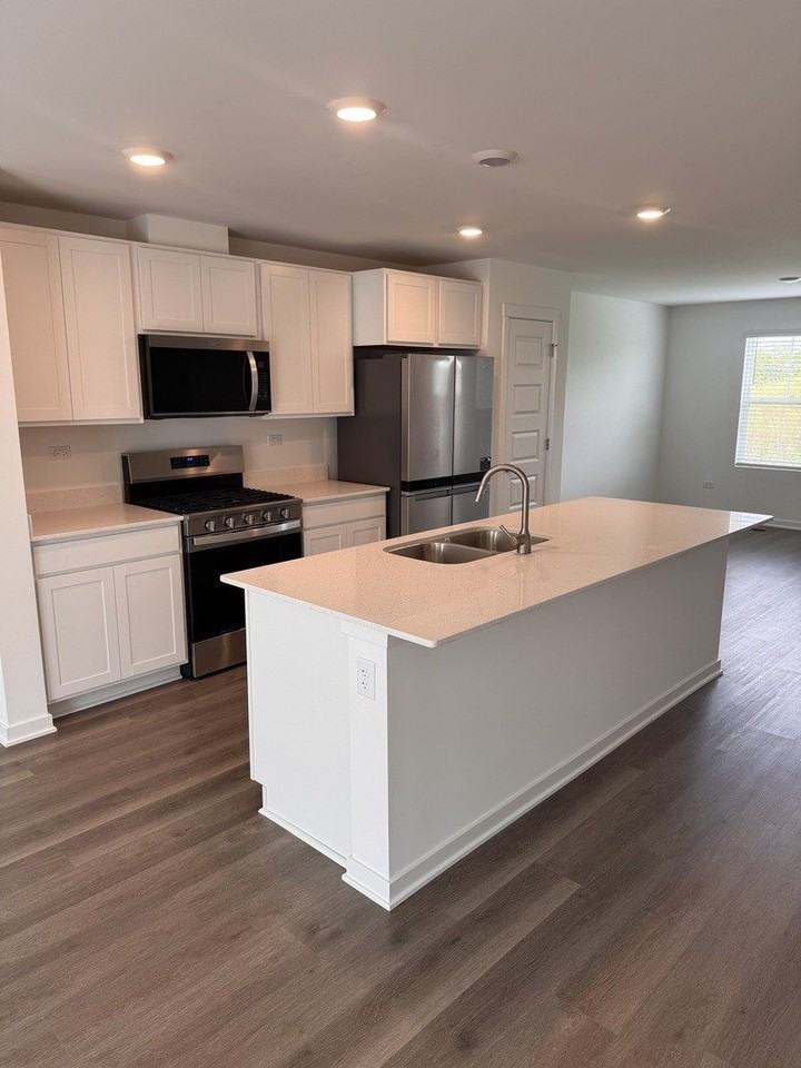 428 Lakeshore Ct #428 - Photo 7 of 18