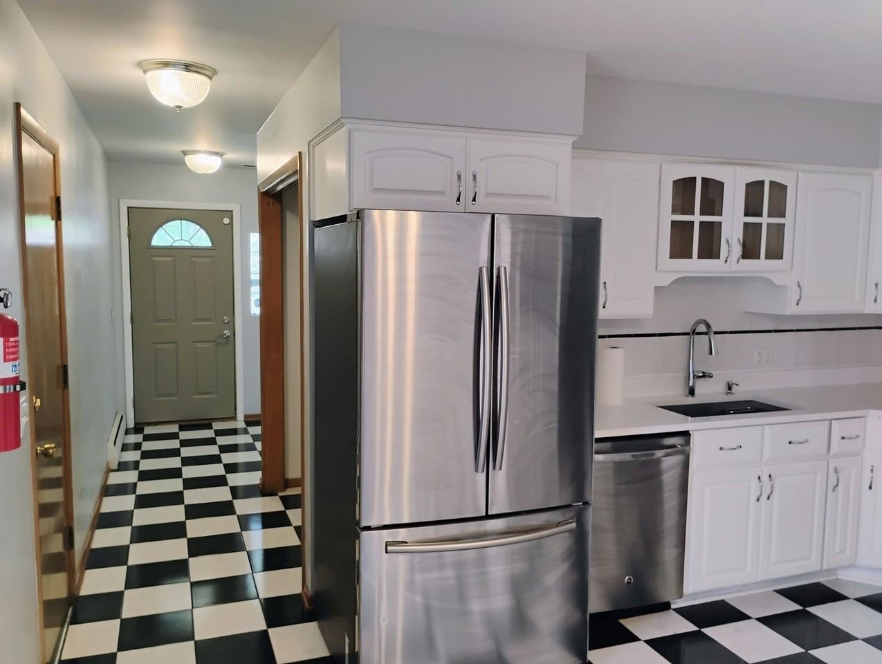 904 S Edward St - Photo 2 of 27