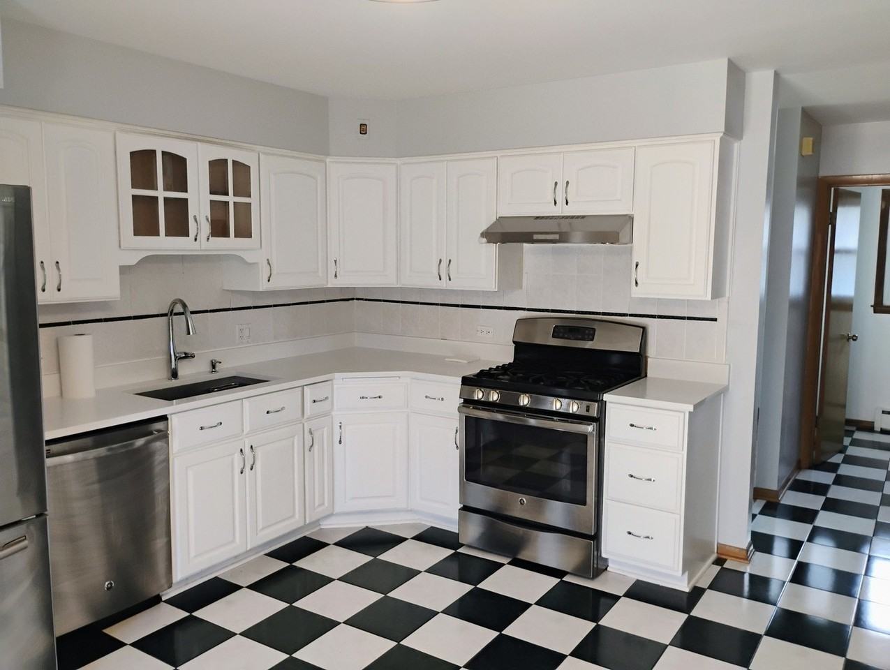 904 S Edward St - Photo 4 of 27