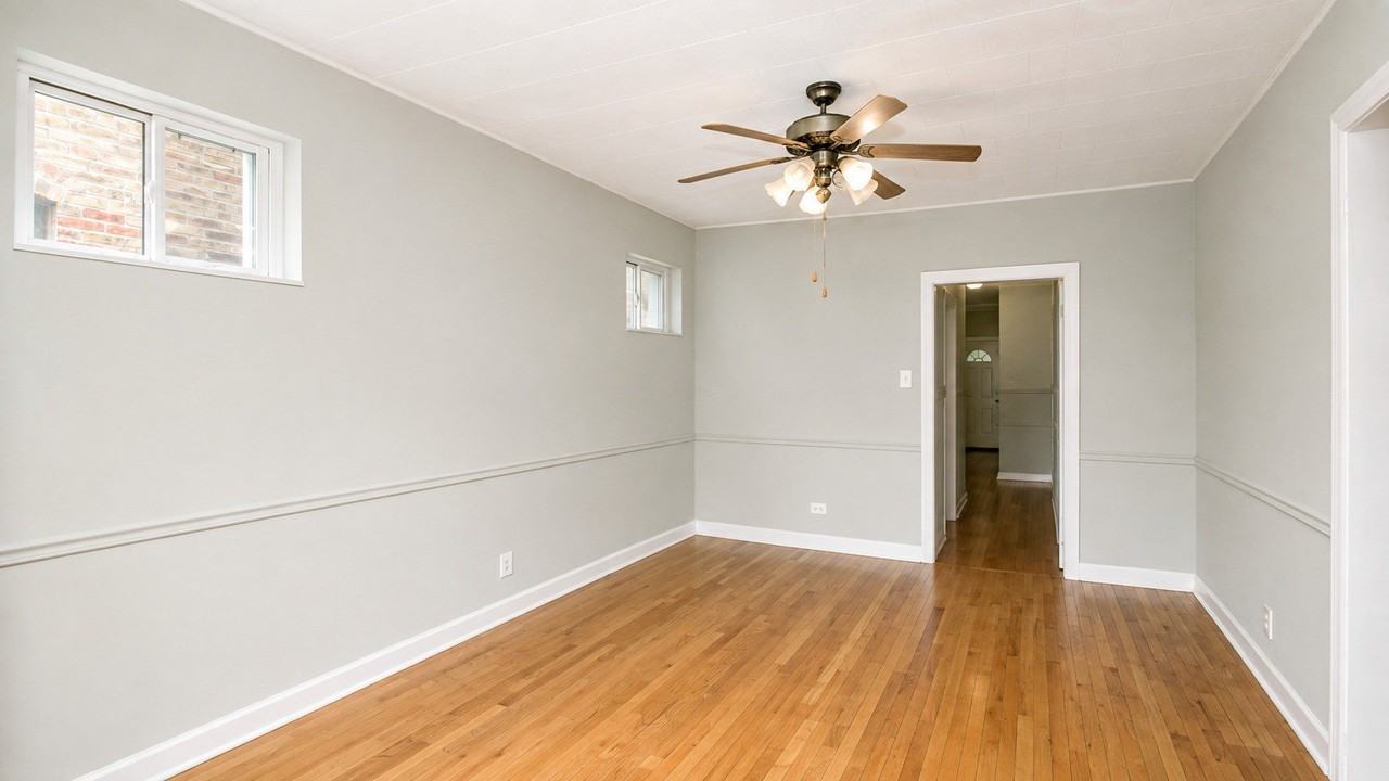 4843 N Drake Ave #1 - Photo 5 of 10