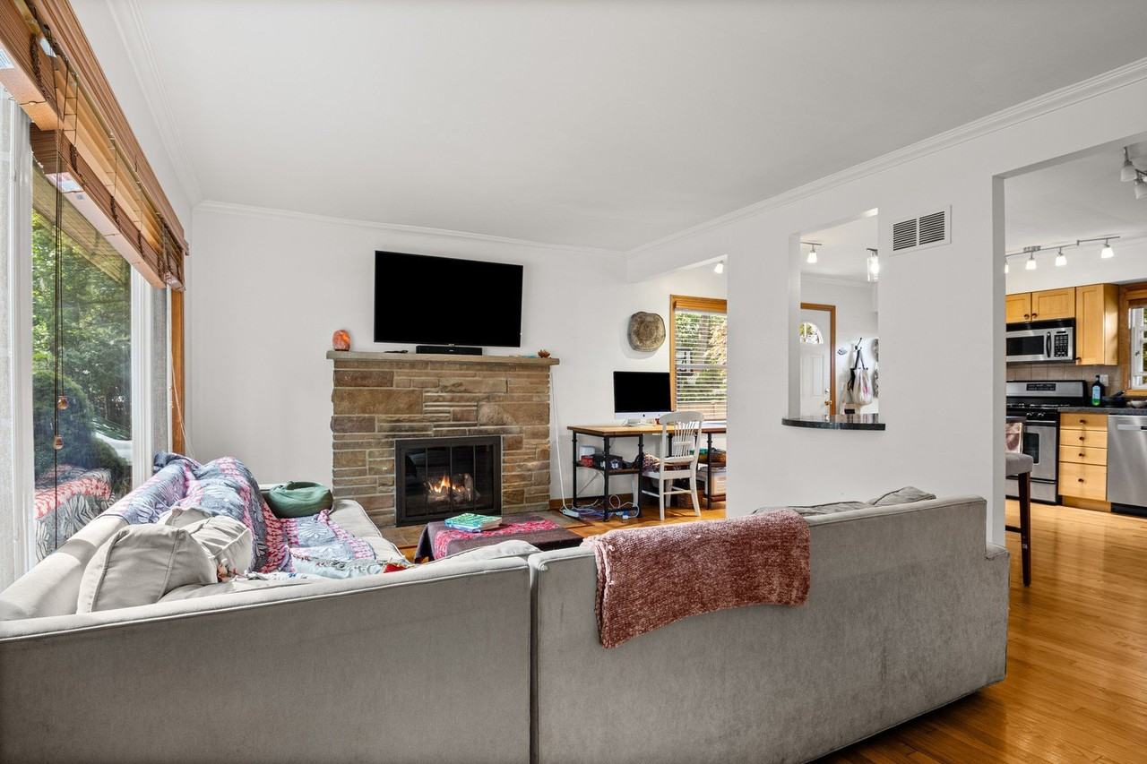 8536 Kedvale Ave - Photo 4 of 27