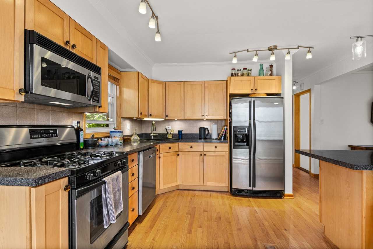 8536 Kedvale Ave - Photo 7 of 27