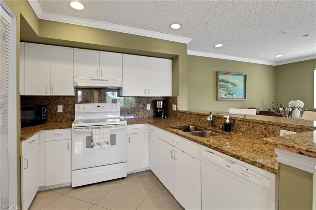 1195 Wildwood Lakes Blvd #202 - Photo 4 of 44
