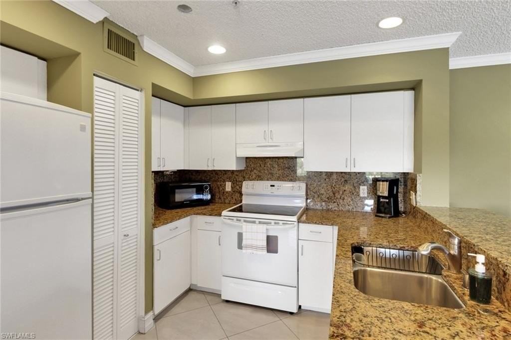 1195 Wildwood Lakes Blvd #202 - Photo 5 of 44