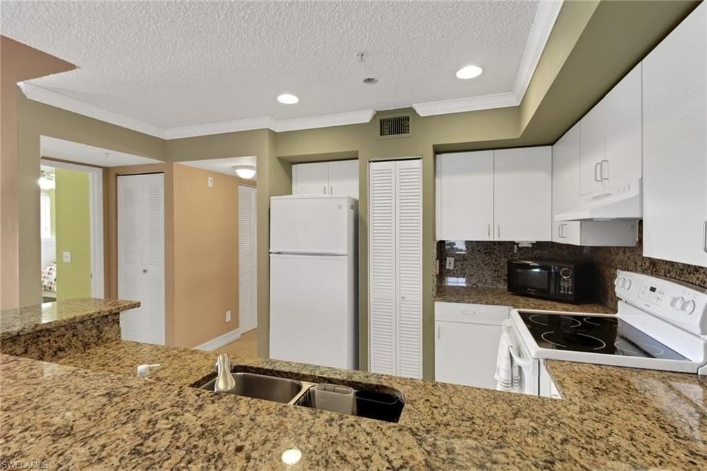 1195 Wildwood Lakes Blvd #202 - Photo 6 of 44