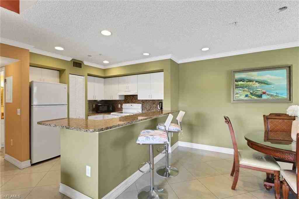 1195 Wildwood Lakes Blvd #202 - Photo 7 of 44