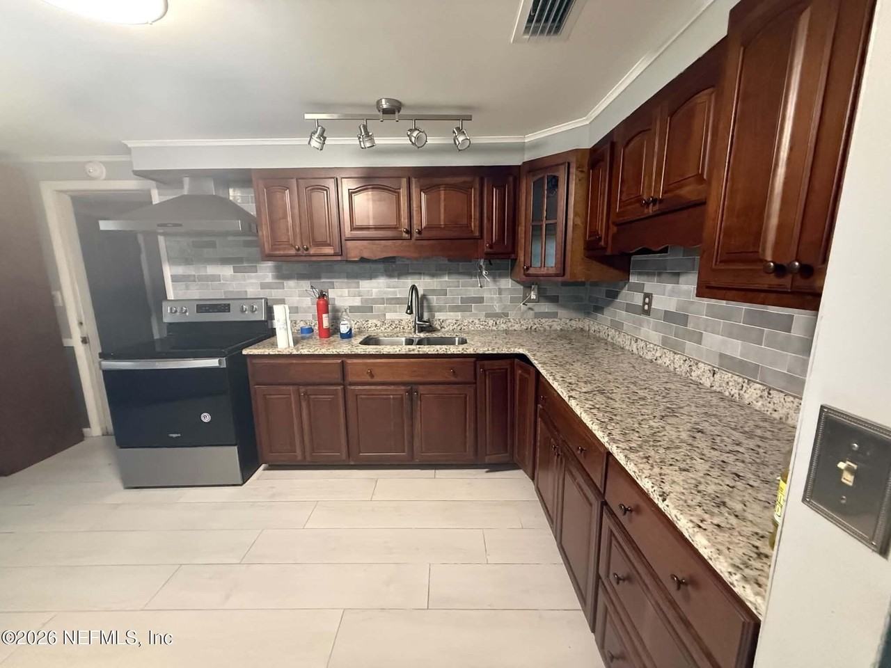 203 Sw 51st Ave - Photo 3 of 13