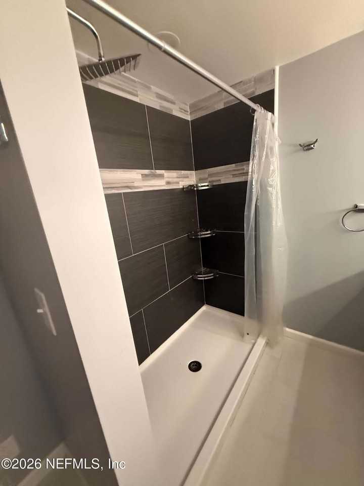 203 Sw 51st Ave - Photo 5 of 13