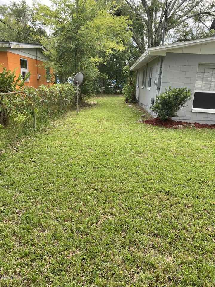 4030 Leonard Cir E - Photo 6 of 29
