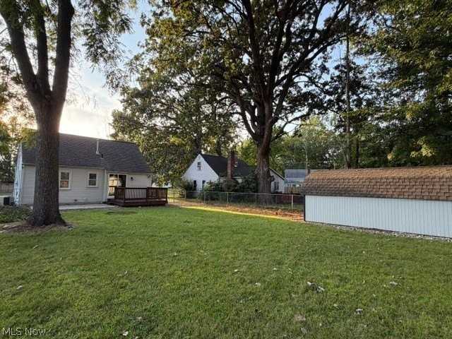425 Hawkins Dr - Photo 2 of 11