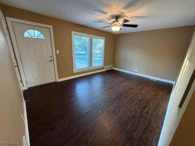 425 Hawkins Dr - Photo 3 of 11