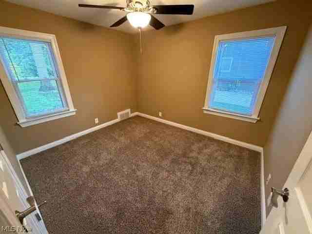 425 Hawkins Dr - Photo 5 of 11