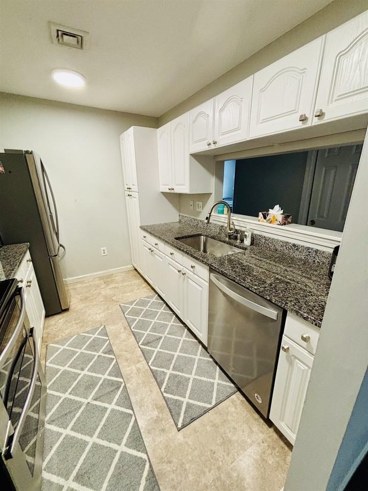690 S Porter St #28 - Photo 4 of 11