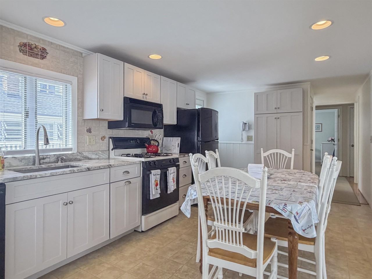 14 Lawrence St - Photo 3 of 29