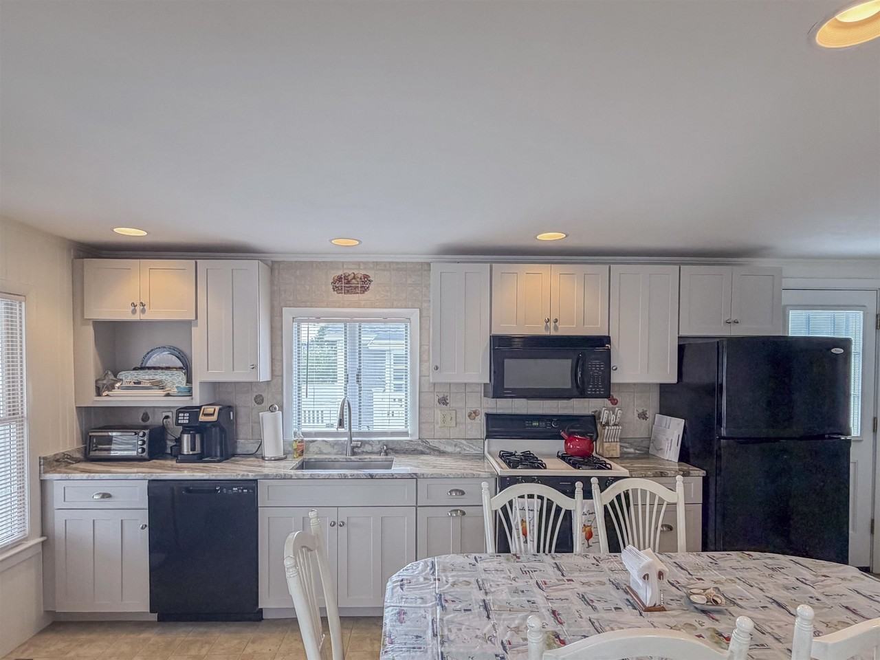 14 Lawrence St - Photo 4 of 29