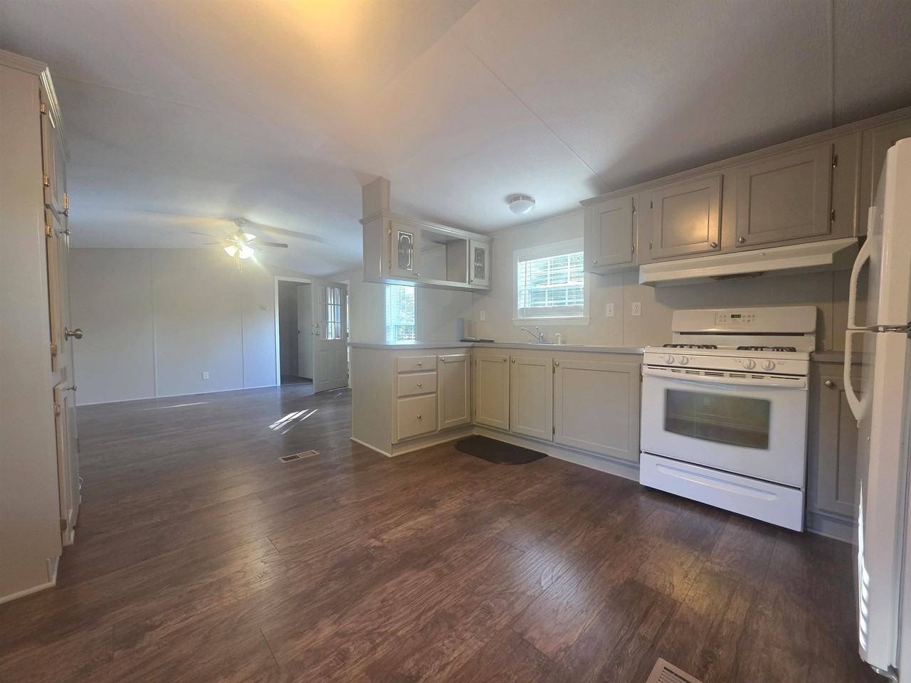 48 Whitcher Rd - Photo 3 of 8