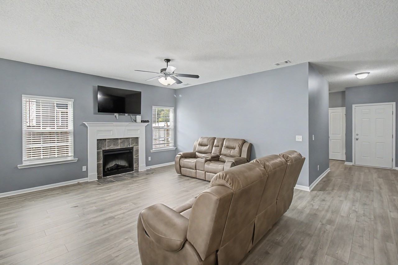 96 Griffin Rd #1 - Photo 3 of 27