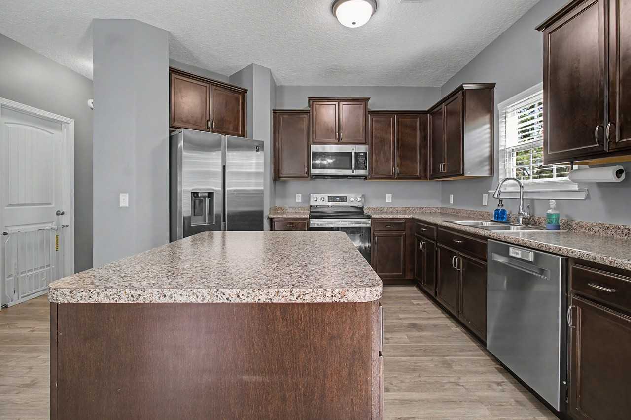 96 Griffin Rd #1 - Photo 7 of 27