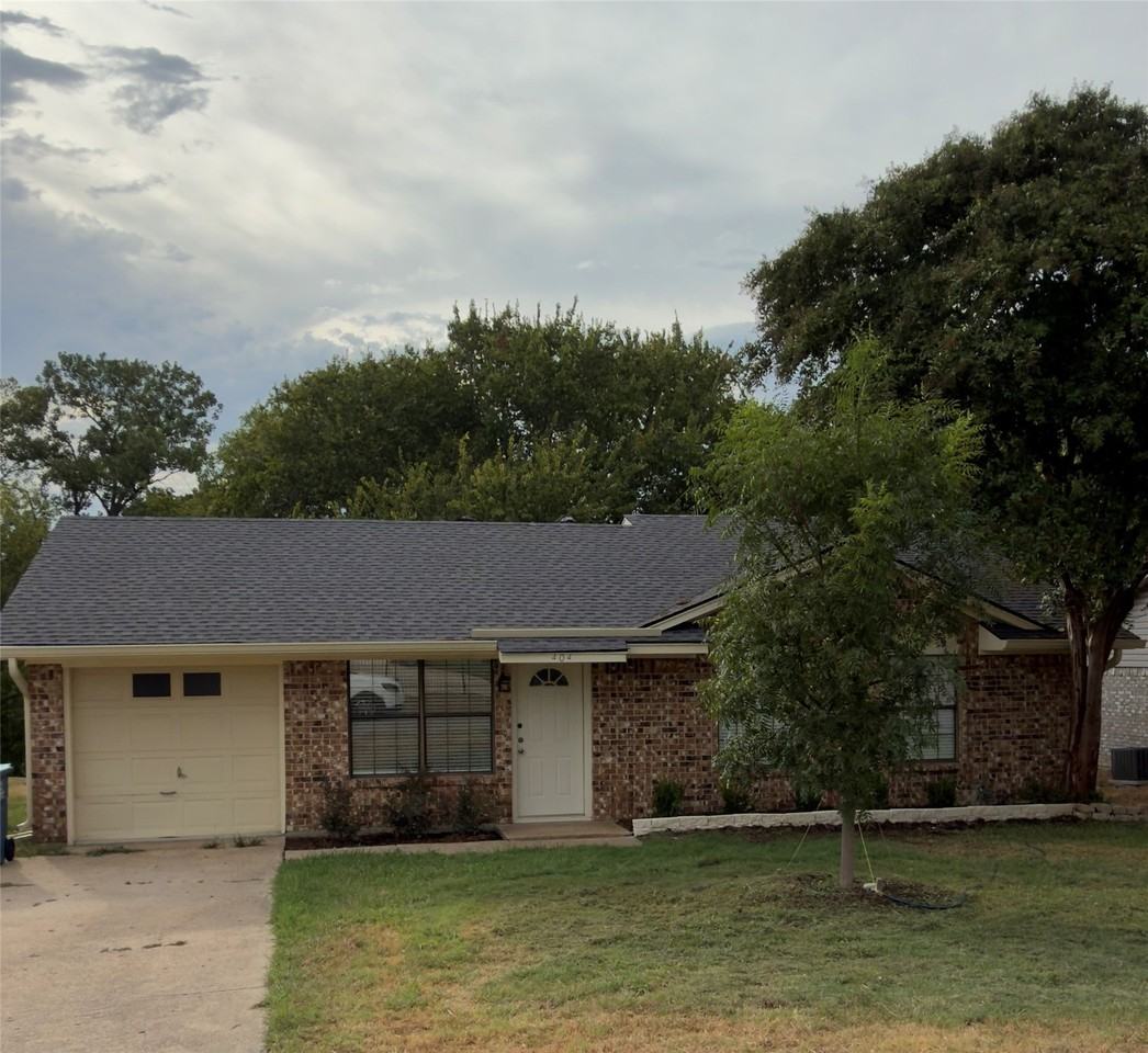 404 Renfro St - Photo 2 of 12