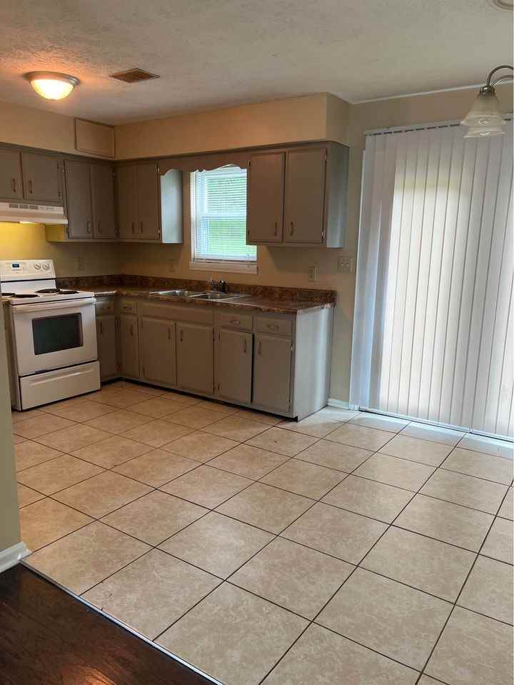 244 Wayne Dr #244-2B - Photo 3 of 8