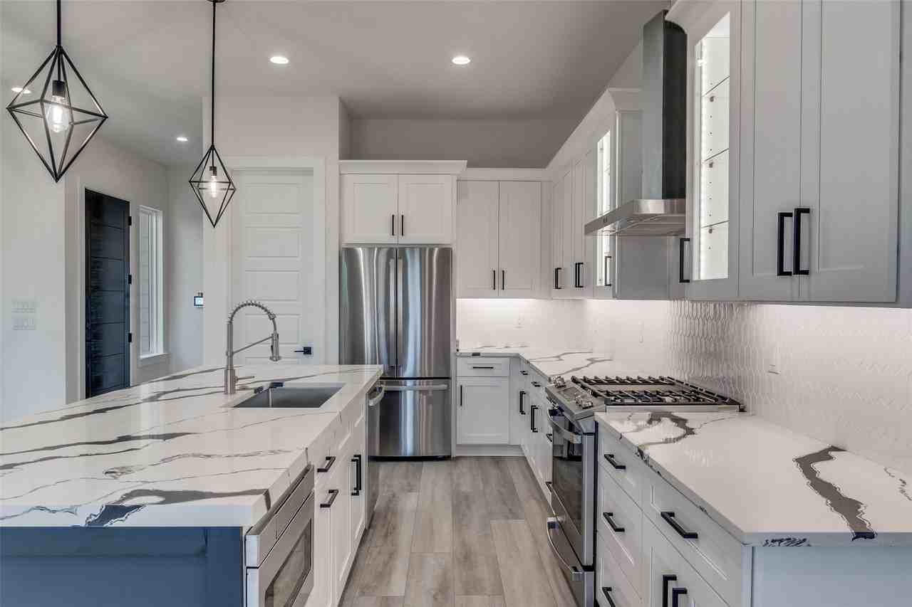 7805 Denton Dr - Photo 4 of 12