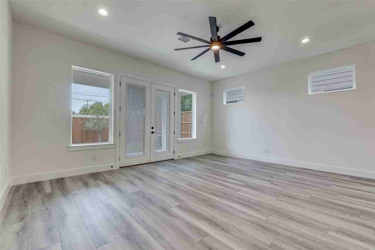 7805 Denton Dr - Photo 5 of 12