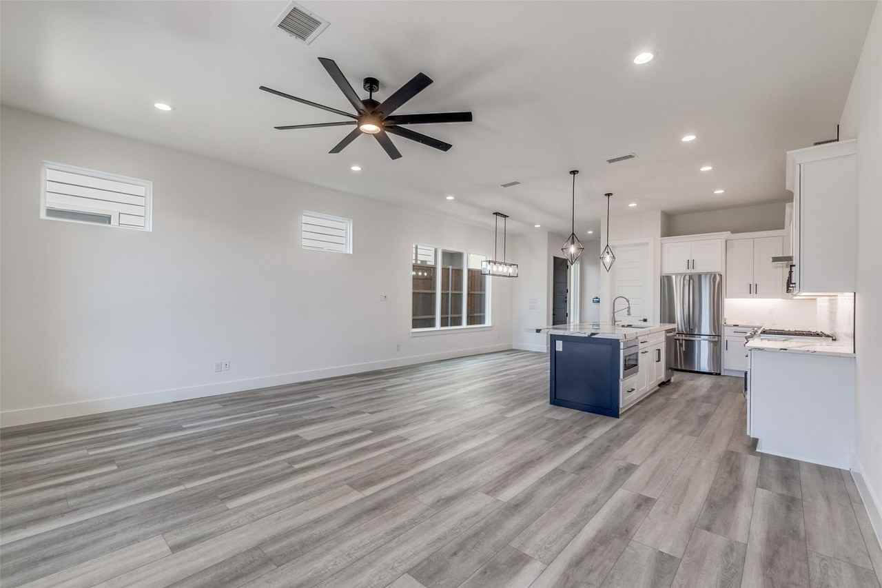 7805 Denton Dr - Photo 6 of 12
